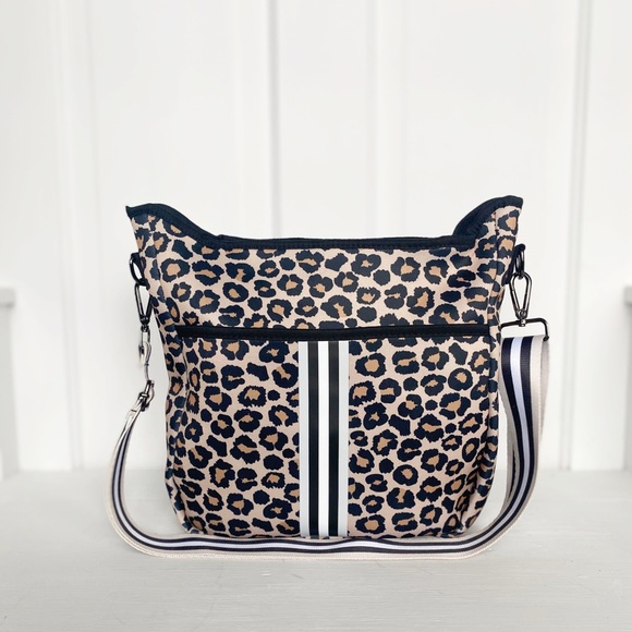 Leopard print neoprene purse - Picture 1 of 4